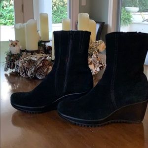 La Canadienne Black Suede Boots 9.5